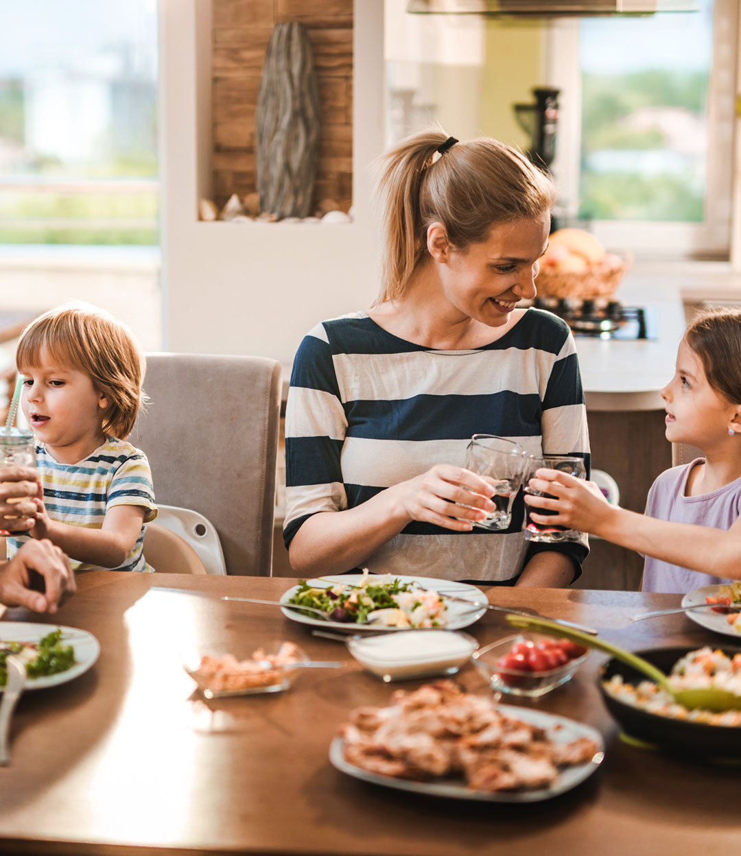 Le repas au centre de la table